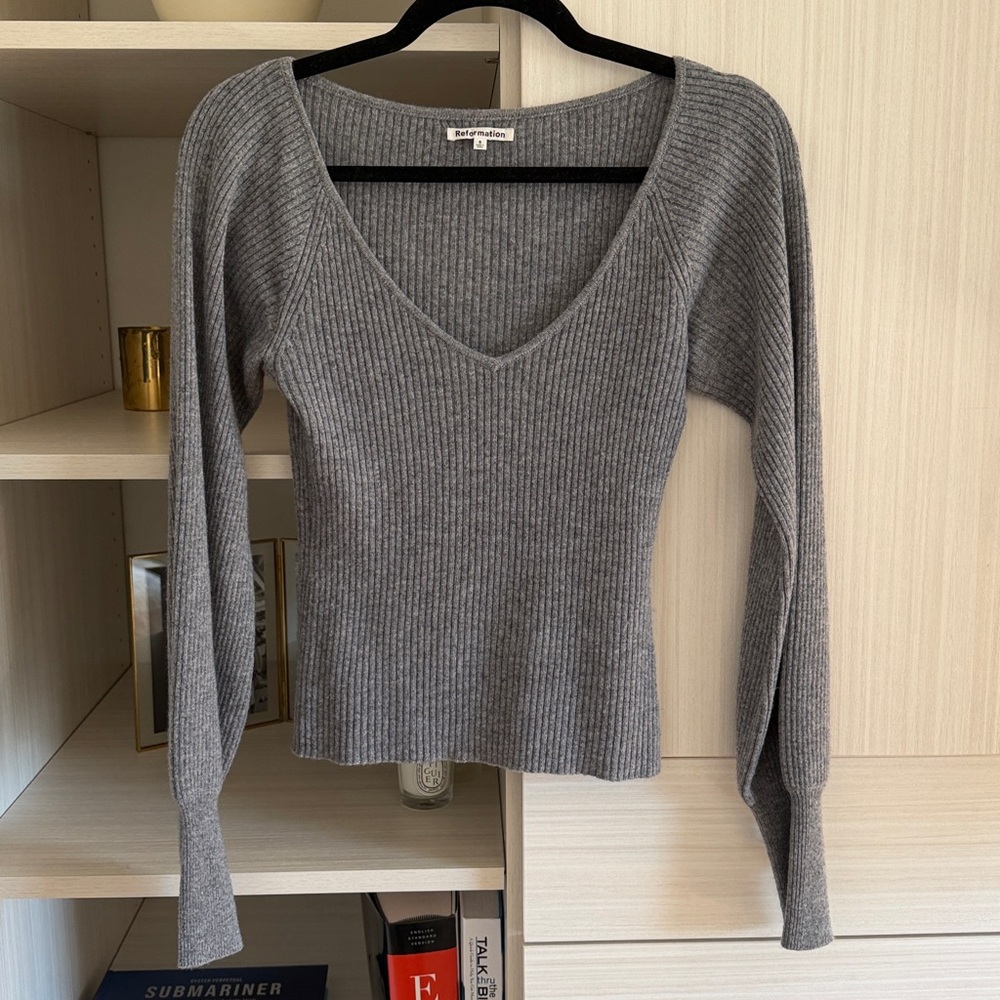 Reformation Hart Cashmere V-Neck Sweater - Grey